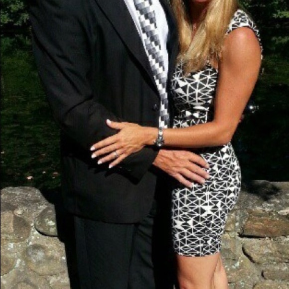 Black and white Geometric pattern dress. - Picture 2 of 7